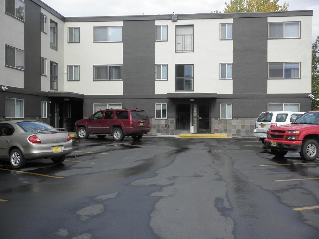 Anchorage Uptown Suites Exterior photo